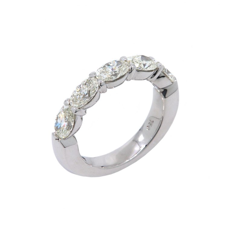 18K White Gold Horizontal Oval Diamond Band