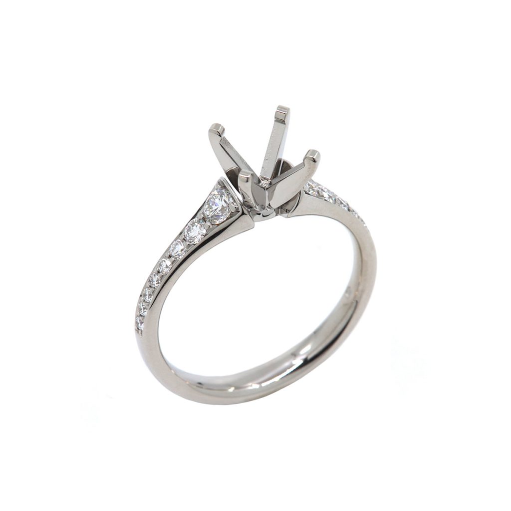 14K White Gold Graduated Diamondd Engagement Ring Semi-Mounting