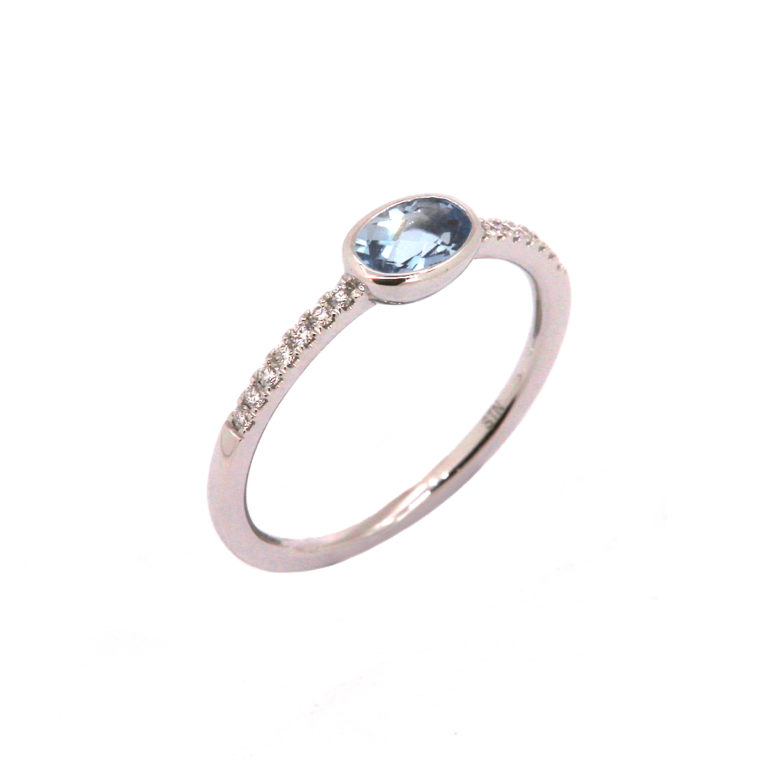 14K White Gold Oval Aquamarine and Diamond Ring