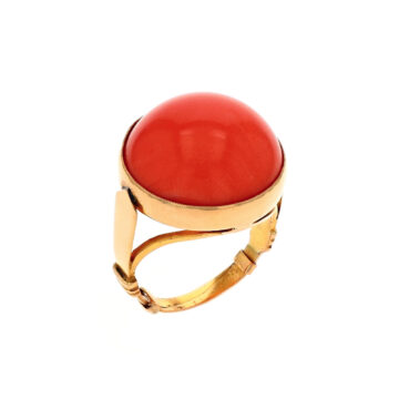 Estate 18K Yellow Gold Coral Ring